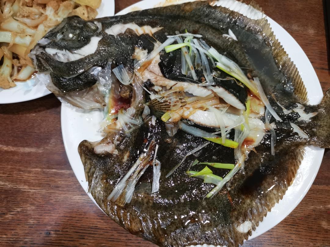 为什么广东人做清蒸多宝鱼那么好吃？教你正确做法，鲜嫩没有腥味