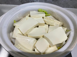 tiger妈咪家常菜之砂锅鲈鱼豆腐煲的做法 步骤7