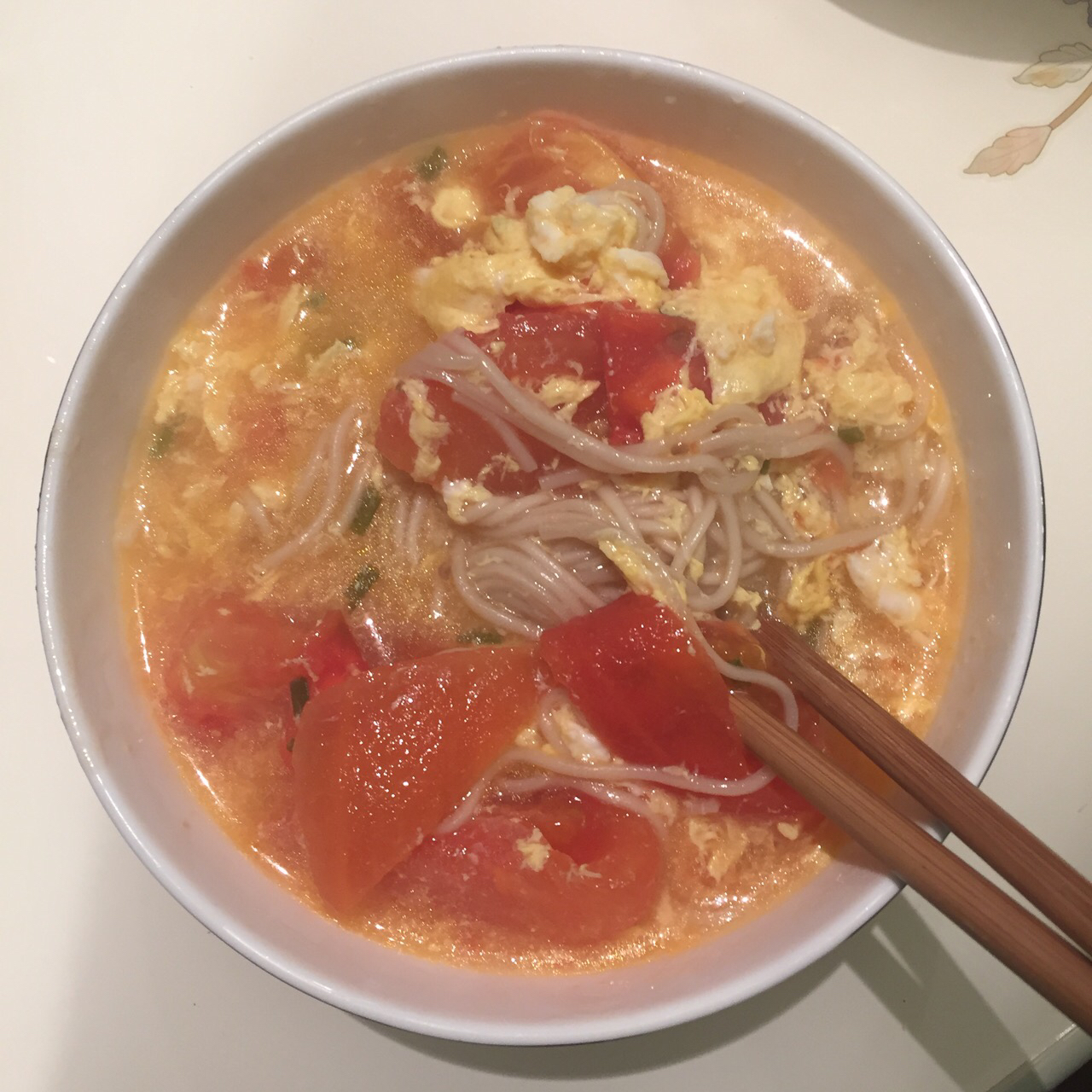 最家常的普通汤面——西红柿鸡蛋龙须面