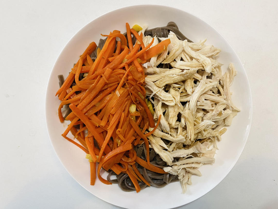 鸡丝凉面（荞麦面）