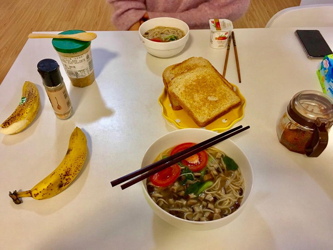 菌汤面条 看得见的香菇 尝得到的鲜美 这才是真正的菌汤