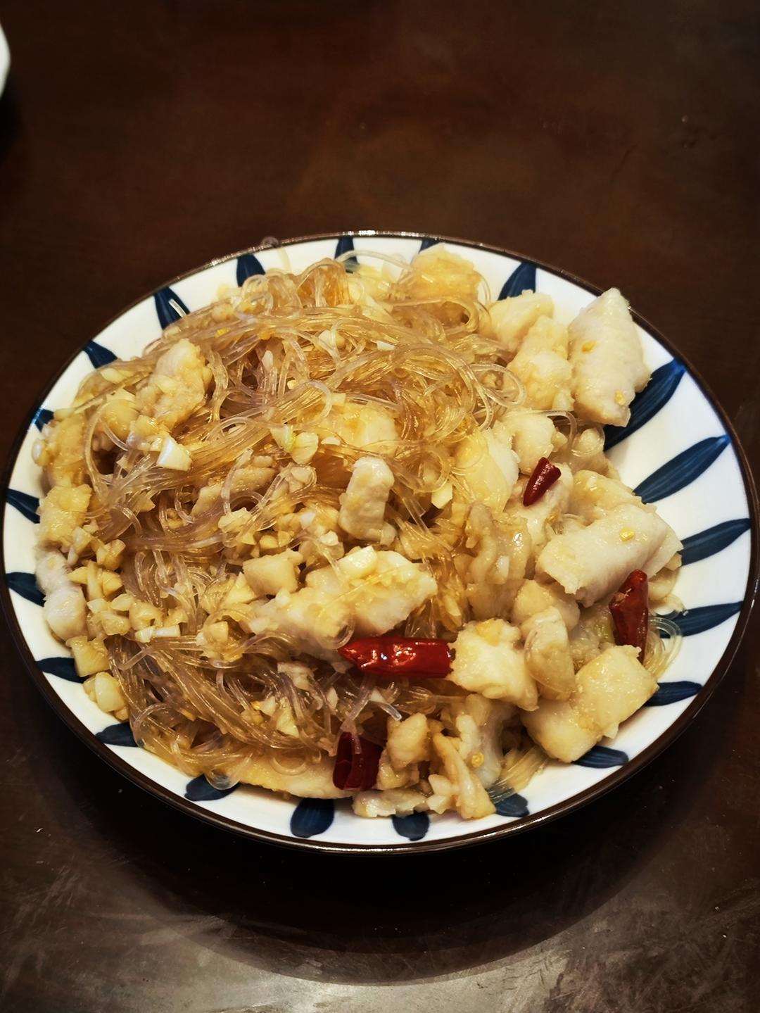 蒜蓉金针菇蒸巴沙鱼