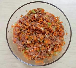 芹菜胡萝卜猪肉饺子的做法 步骤1