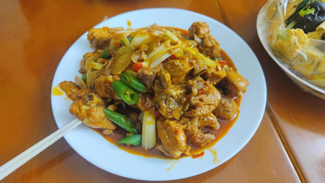 传统正宗的啤酒鸭配方和做法，鲜嫩香浓，只需炒千万不要焯水