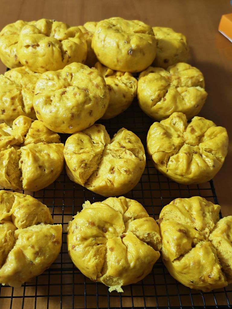 不加一滴水的南瓜开花馒头，纯南瓜泥和面，无需泡打粉，枣香浓郁个个开花