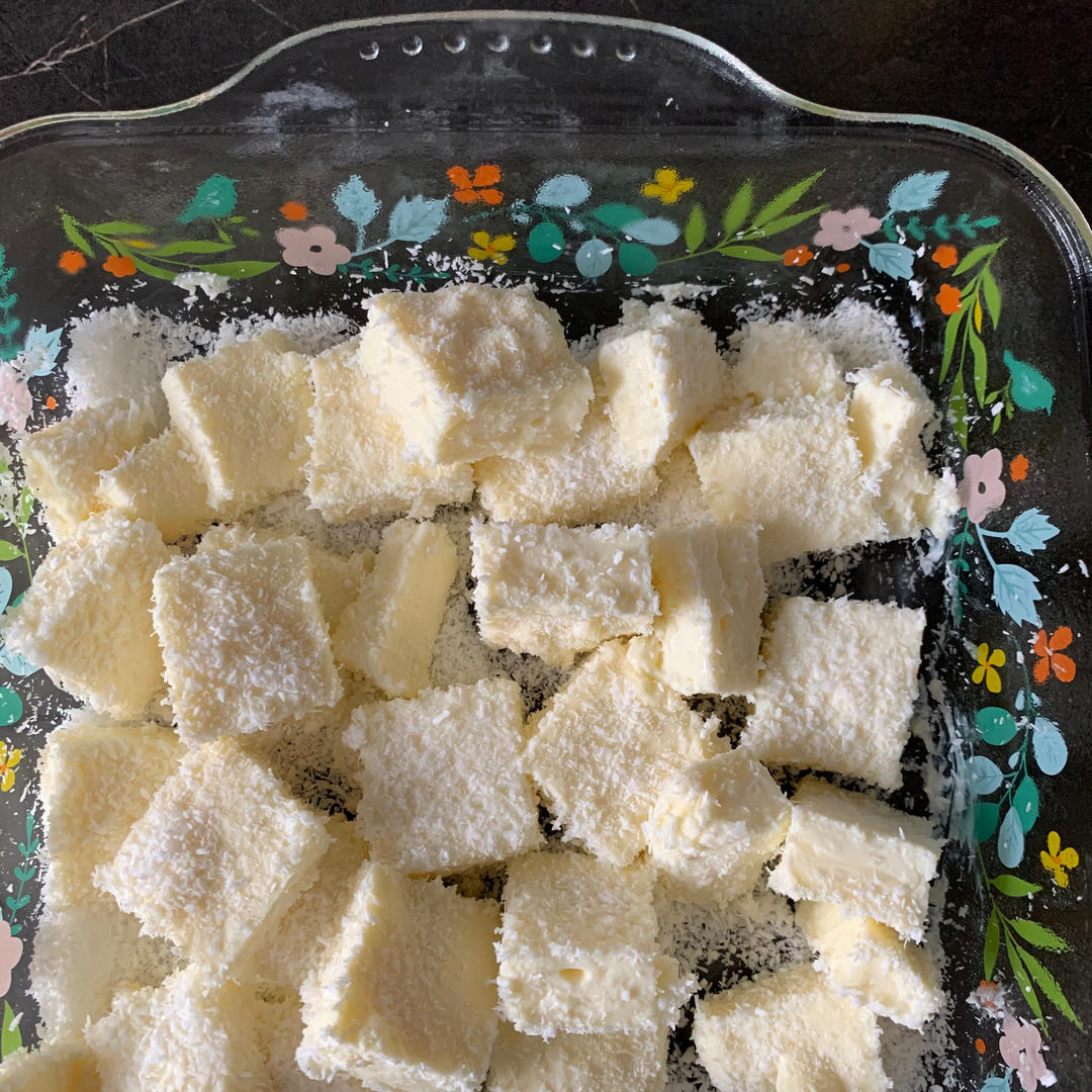 完胜85度C牛奶椰丝小方