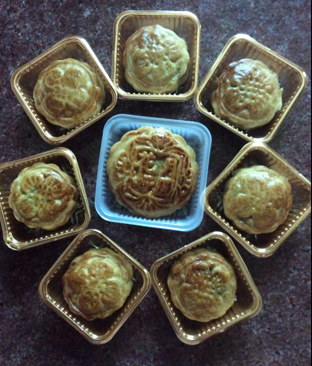 广式月饼－－蛋黄豆沙月饼