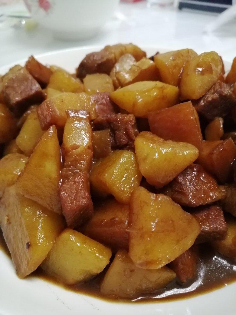 红烧肉炖土豆