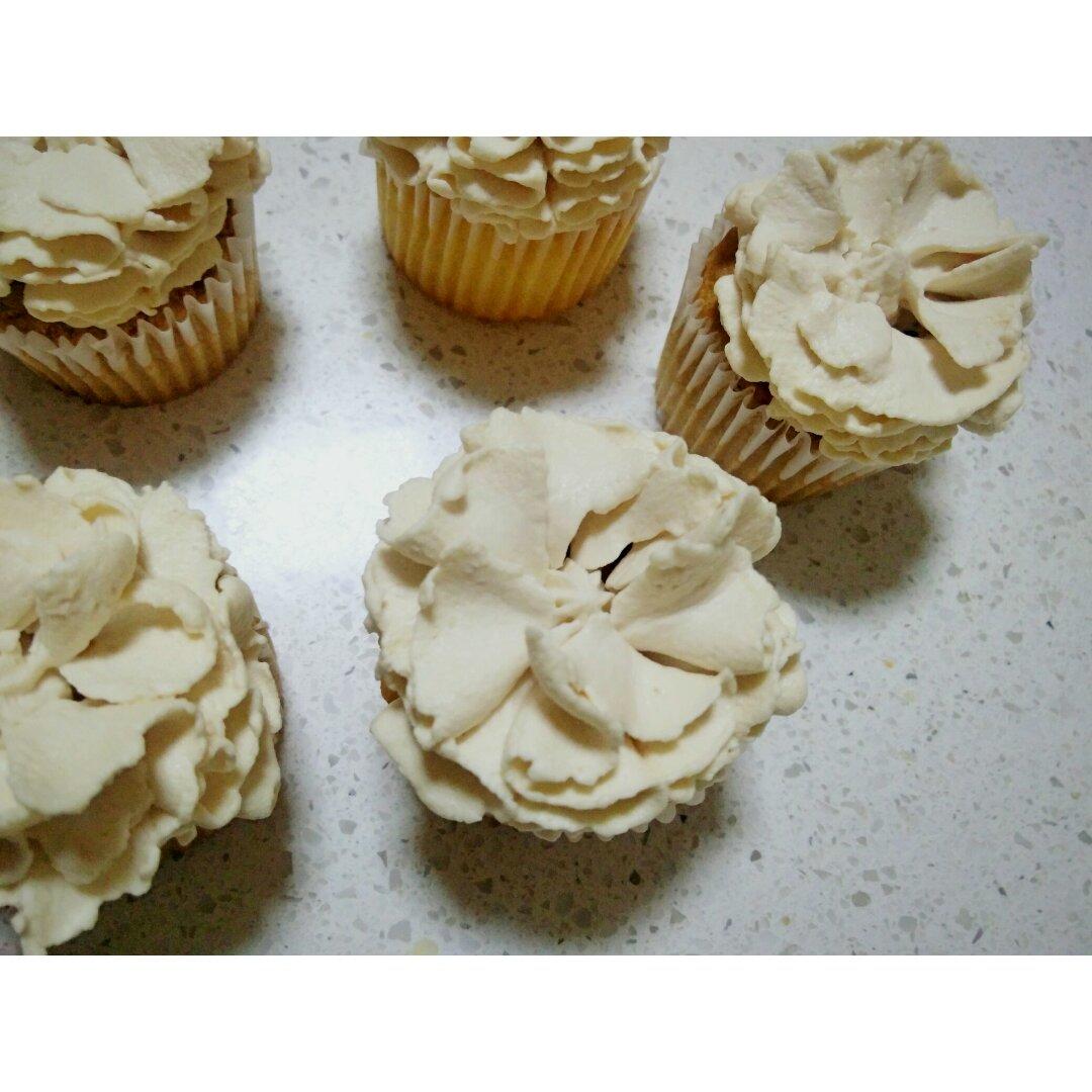 樊楼灯影卖酸菜做的裱花嘴挤花大全各式各样的cupcake纸杯蛋糕挤法