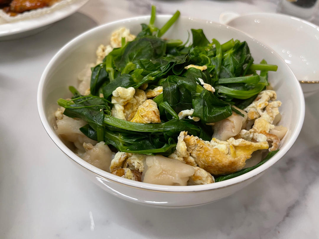 豌豆尖煎蛋汤