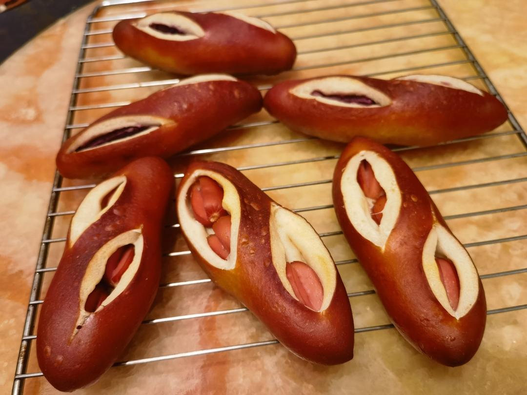 德式香肠芝士碱水棒🥖肉食党的本命面包