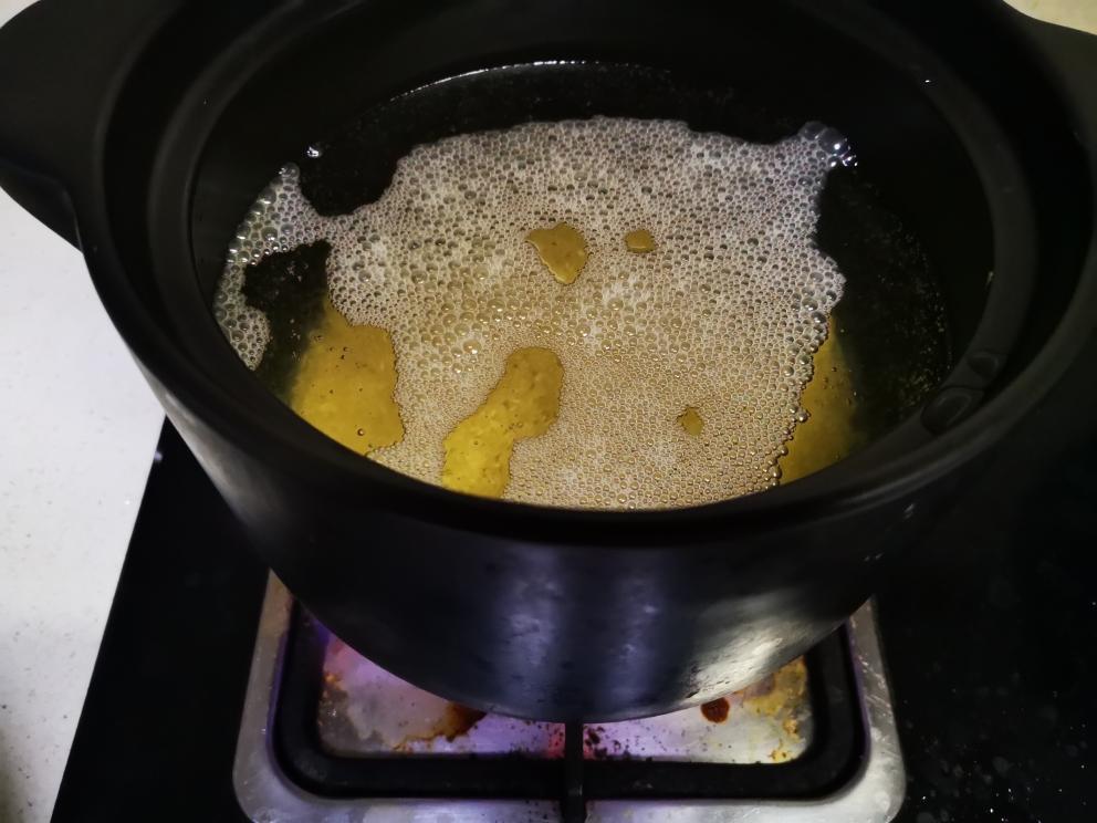 一碗暖和香甜的牛奶芋头粥的做法 步骤3