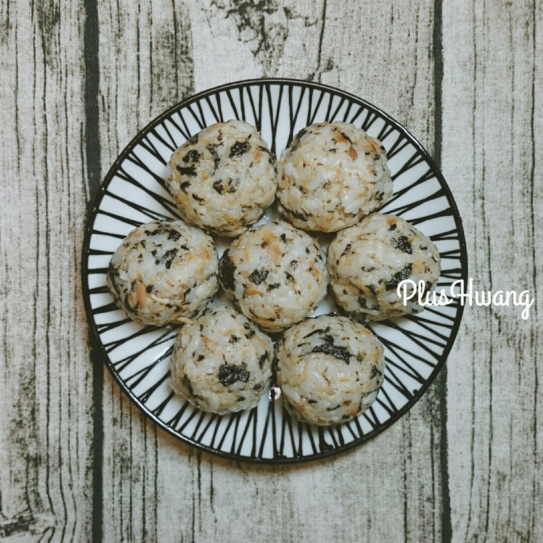 韩式金枪鱼海苔拌饭～饭团
