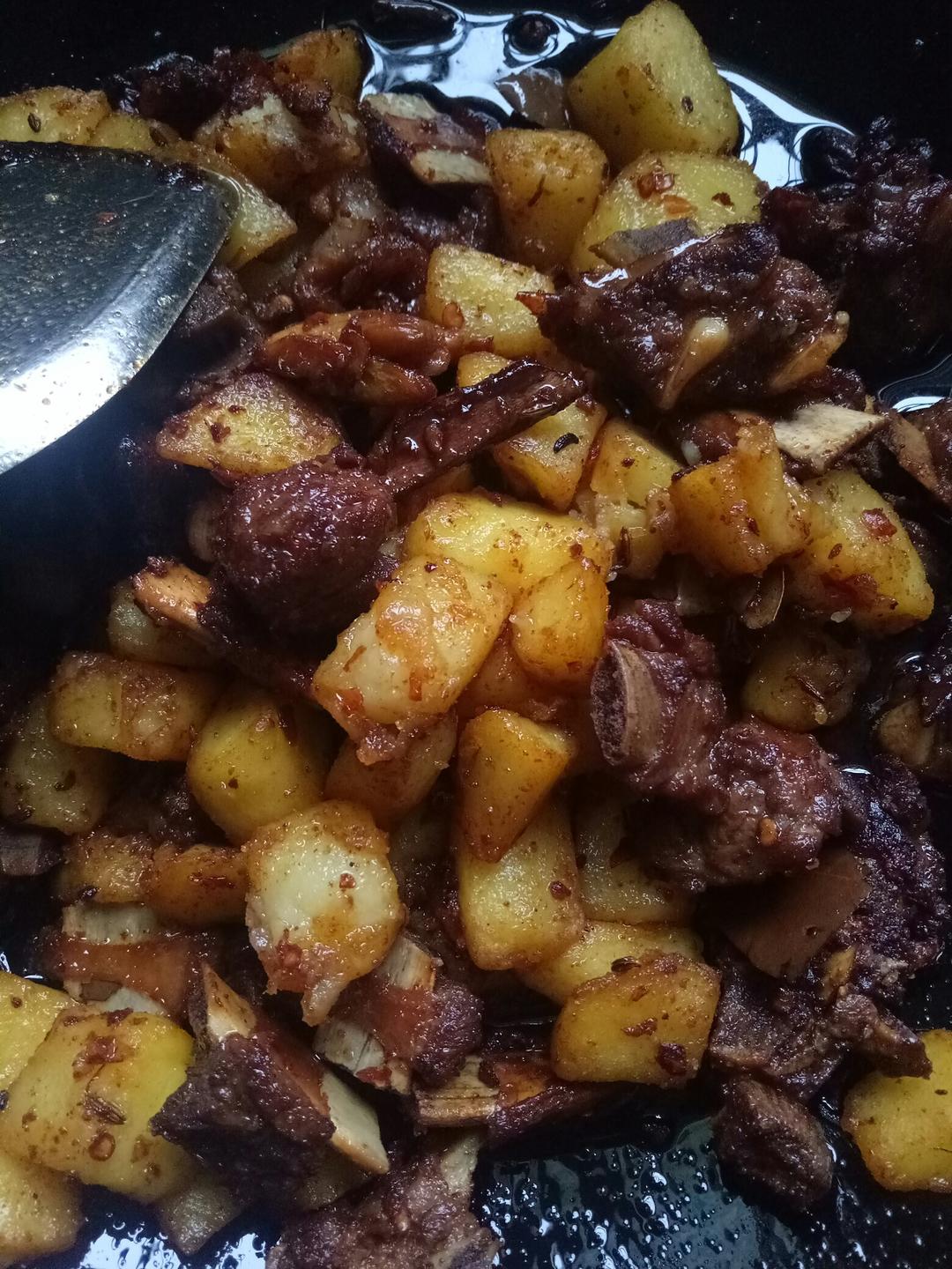 川味土豆烧排骨