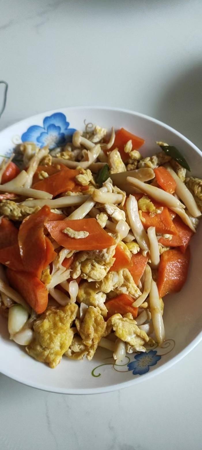 鸡蛋炒海鲜菇