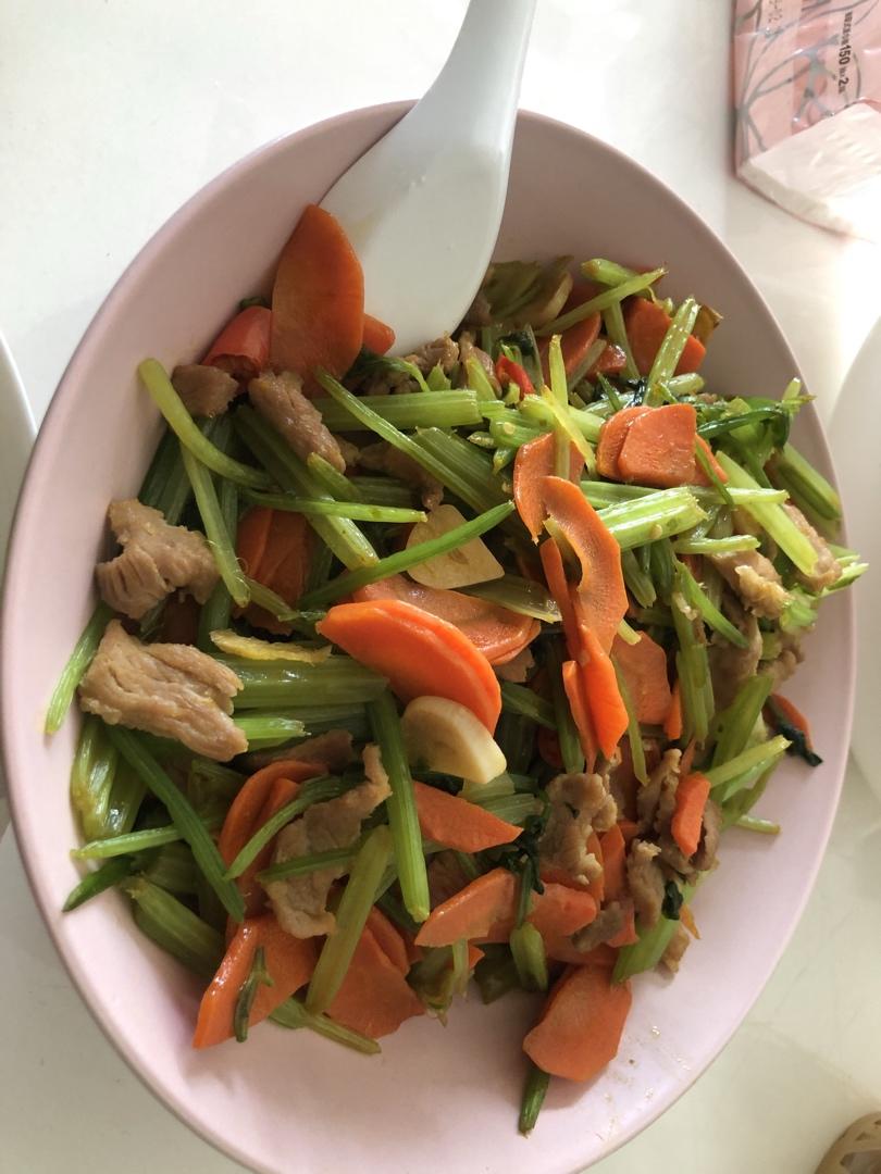 肉炒香芹