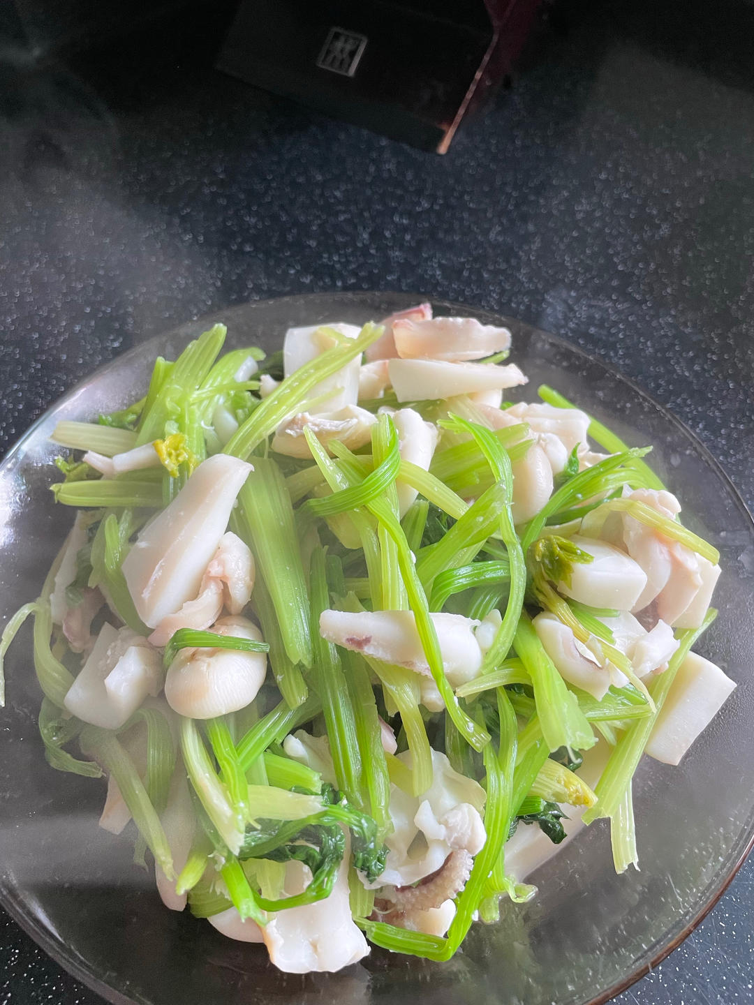 芹菜炒墨鱼