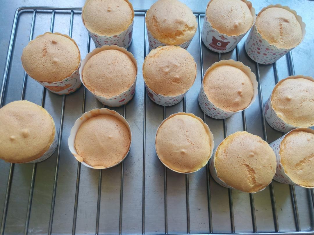 纸杯蛋糕 8寸戚风蛋糕的量