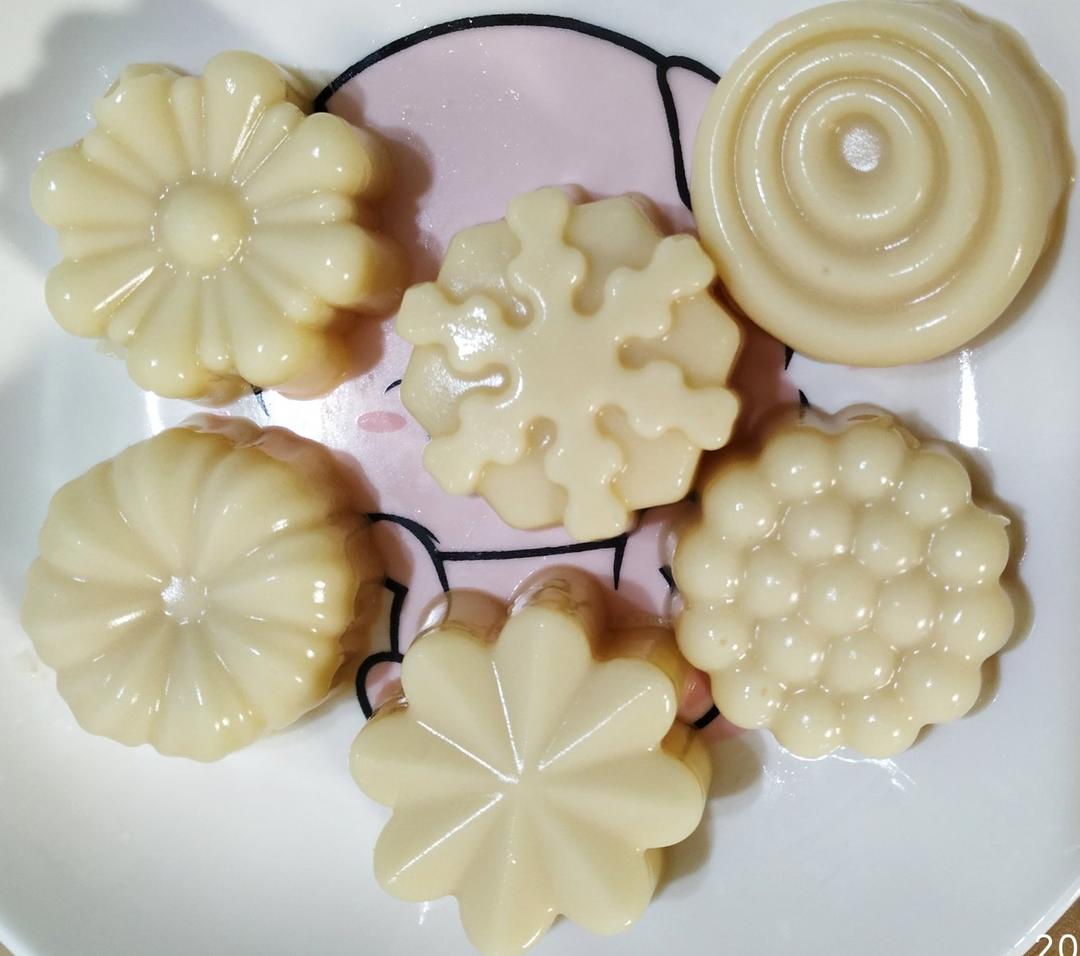 牛奶鱼胶冻