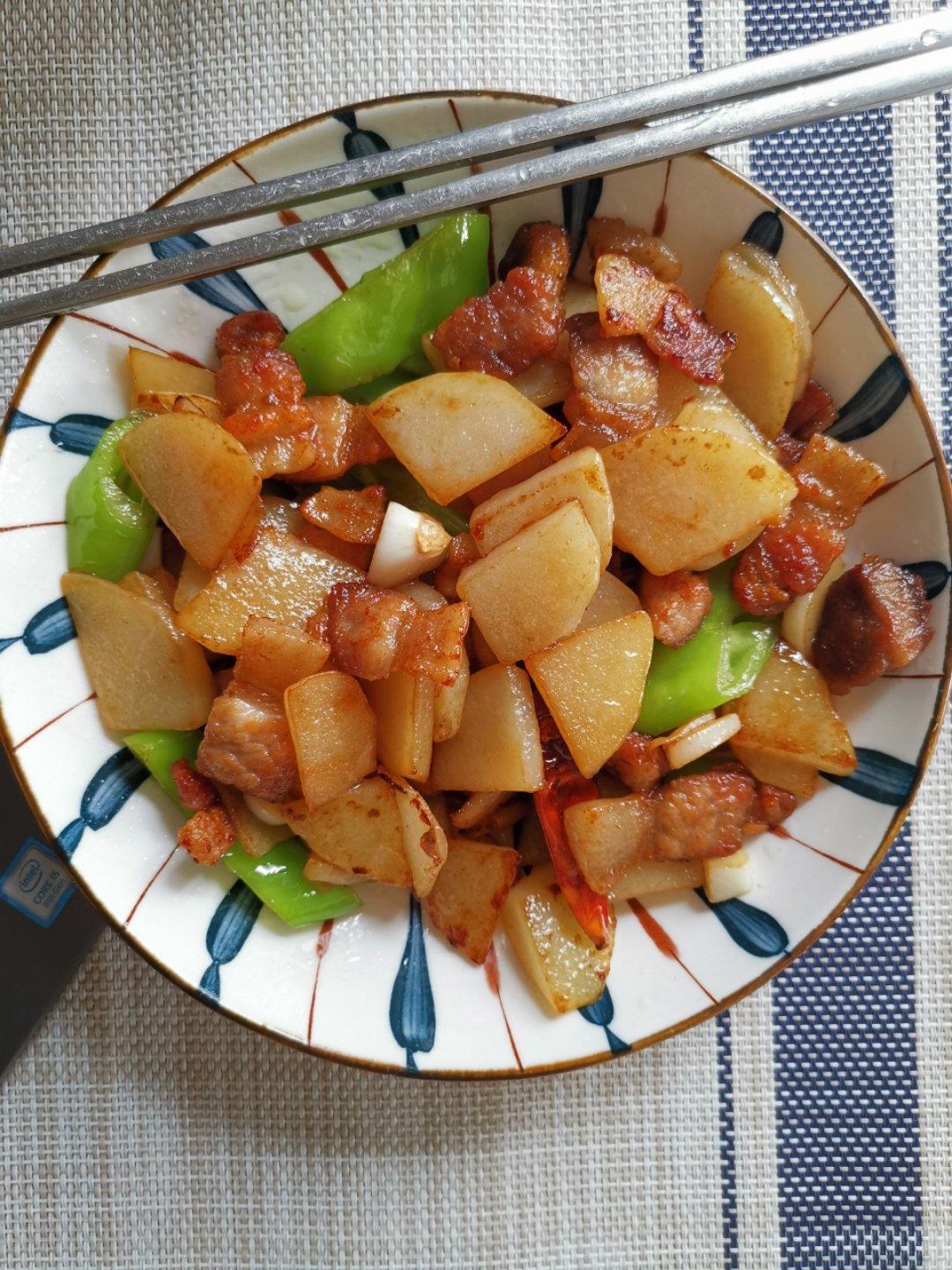 五花肉干煎土豆