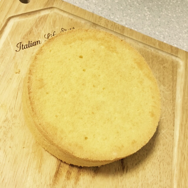超简单完美戚风蛋糕（6寸2蛋）附打发、翻拌、脱模视频