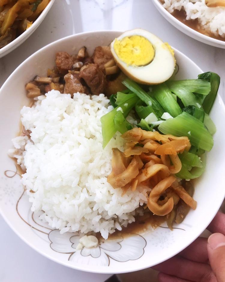 洋葱酥卤肉饭