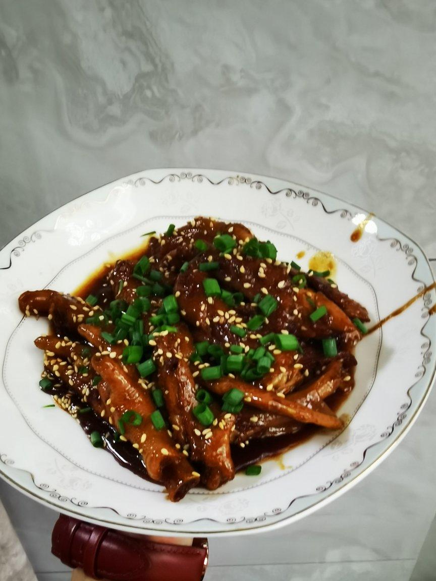 好吃到手指都吃掉的卤鸡爪