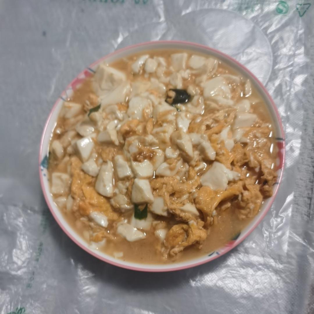 鸡蛋内脂豆腐真的太惊艳了！滑嫩爽口，入口即化，还有那淡淡的鸡蛋香味，配上喜欢的调料，嘎嘎香，嘎嘎好吃！低脂高蛋白，饱腹感强，减脂的姐妹快来试试吧！