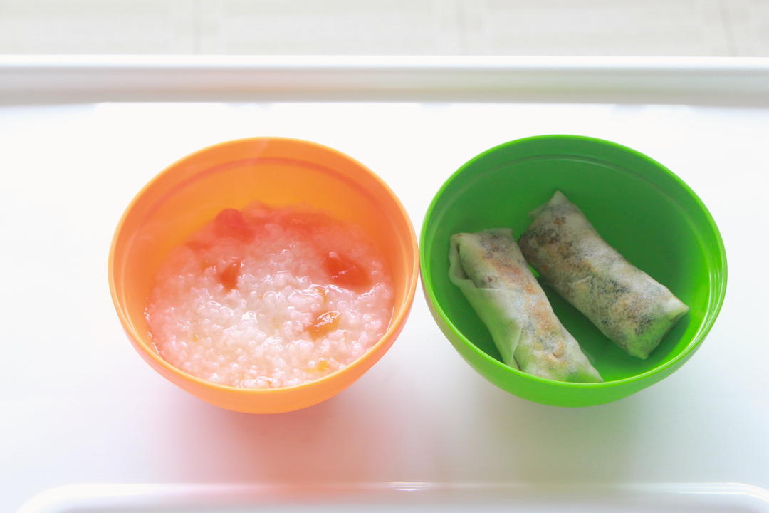 苏蒂宝宝餐：木瓜粥+蔬菜虾仁卷