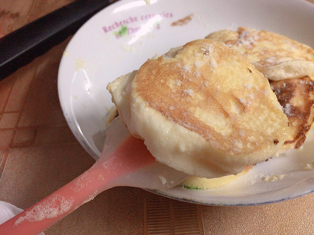 不用烤箱 15分钟无油低糖的舒芙蕾蛋糕松饼 🥞 蓬松绵软