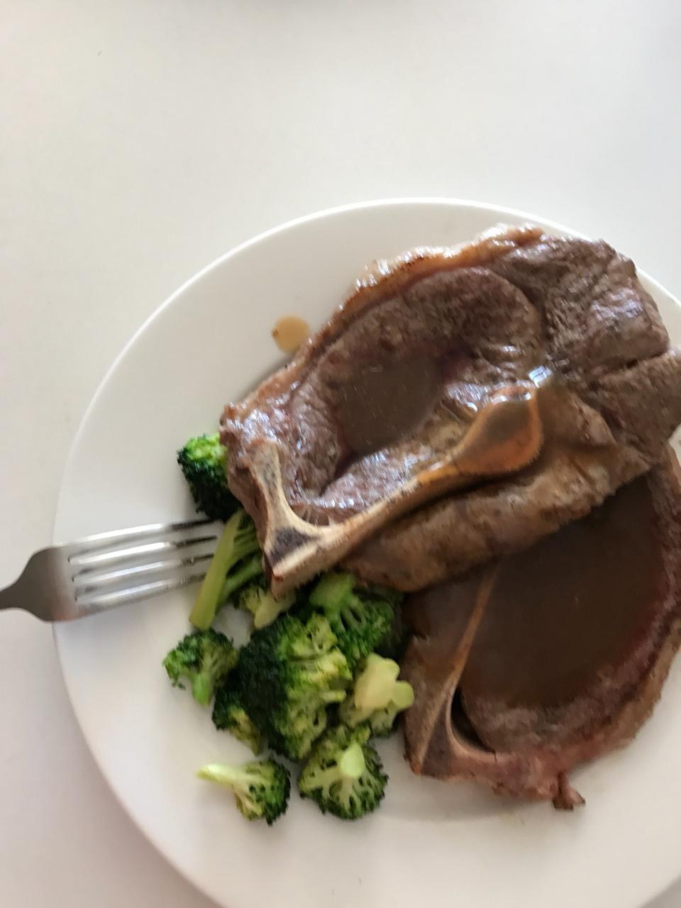 四分钟煎好一块鲜嫩多汁的牛排