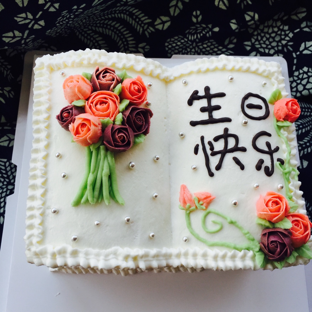 快乐萱萱妈2011做的书型蛋糕