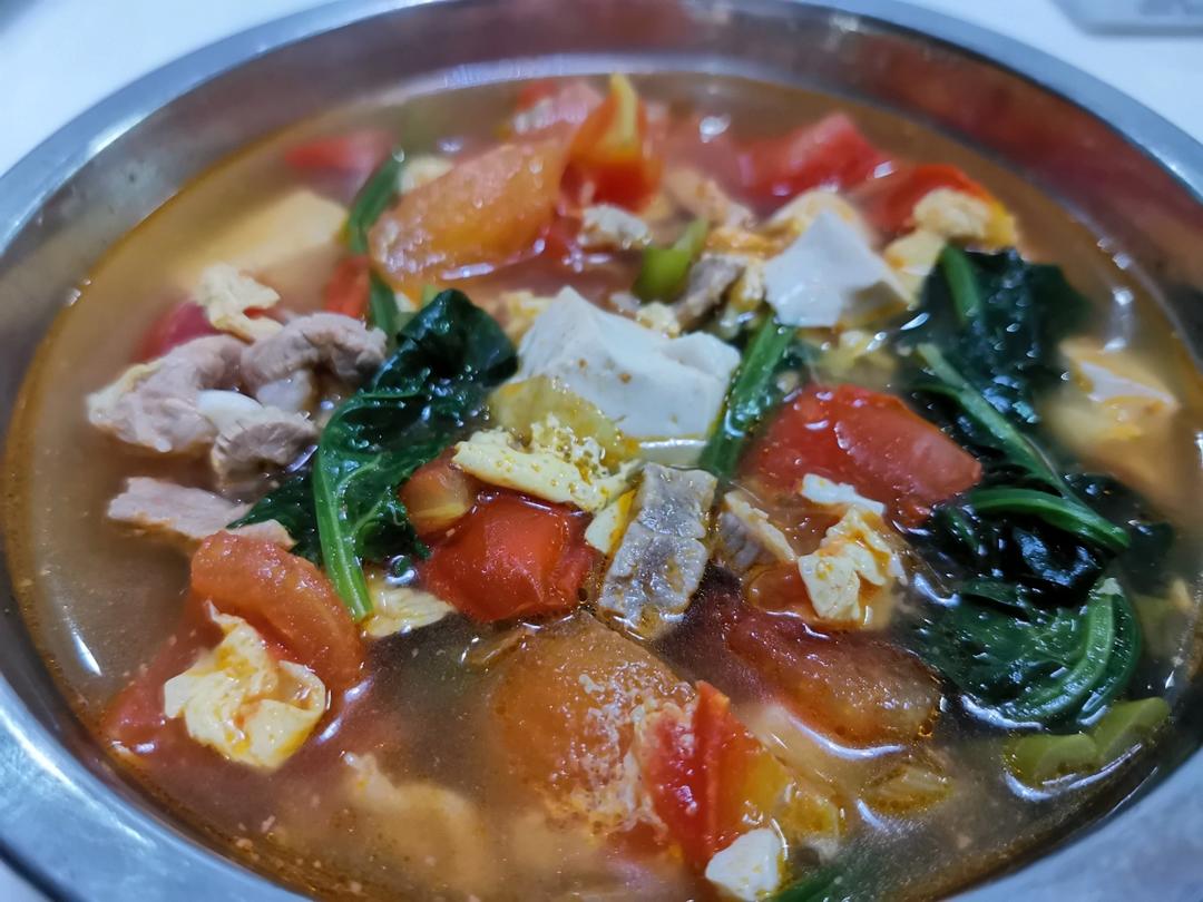 西红柿鸡蛋菠菜豆腐汤