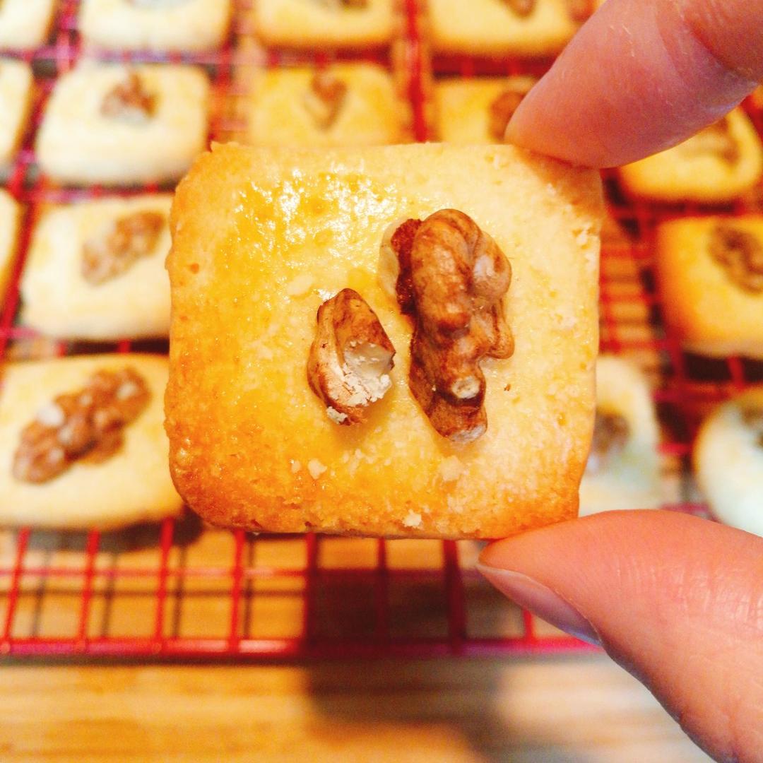 【一种芝士饼干面团的多种可能】孜然芝士饼干条 胡椒芝士酥球 坚果芝士饼干