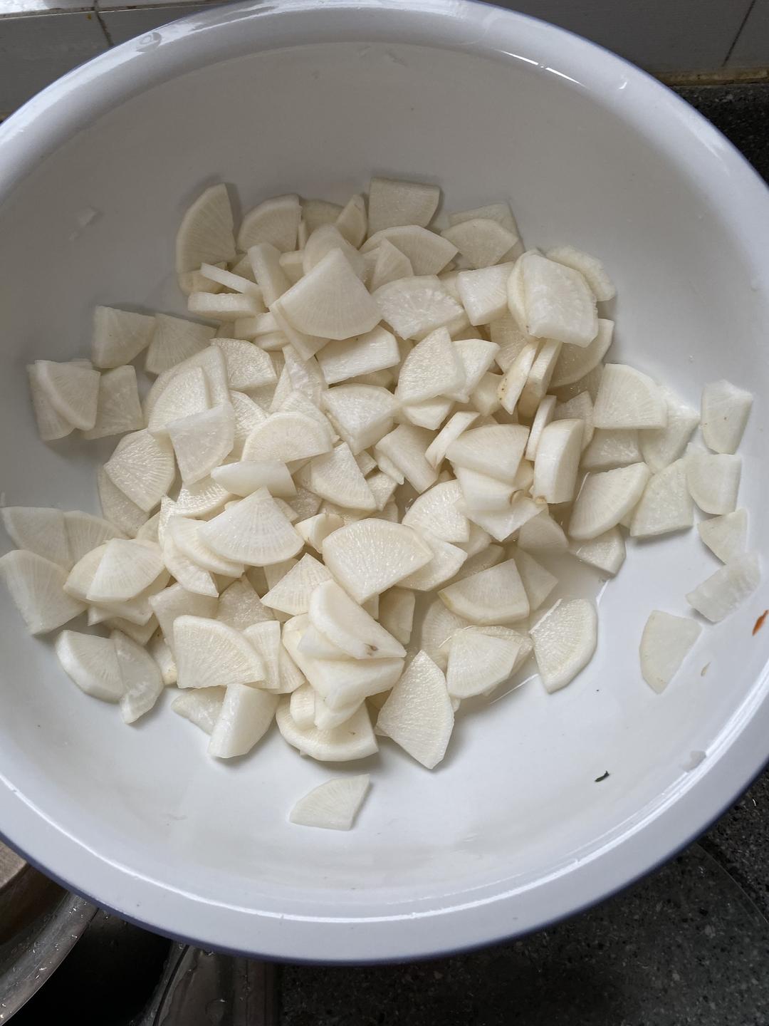 白萝卜开胃菜的做法 步骤1