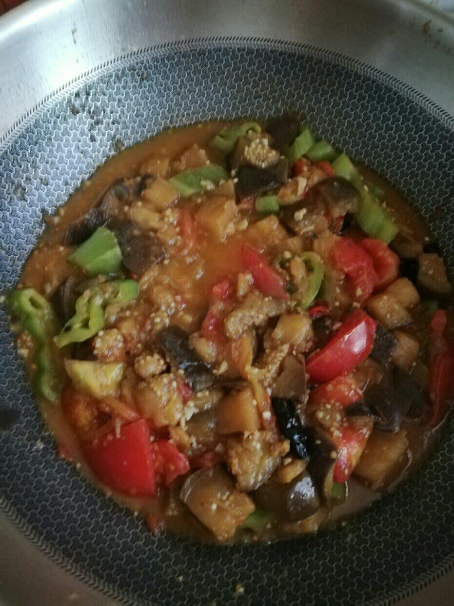 西红柿尖椒炒茄子