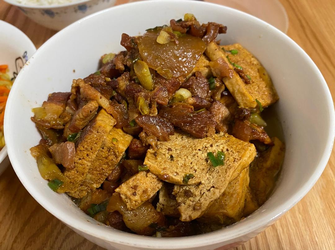 五花肉炖老豆腐
