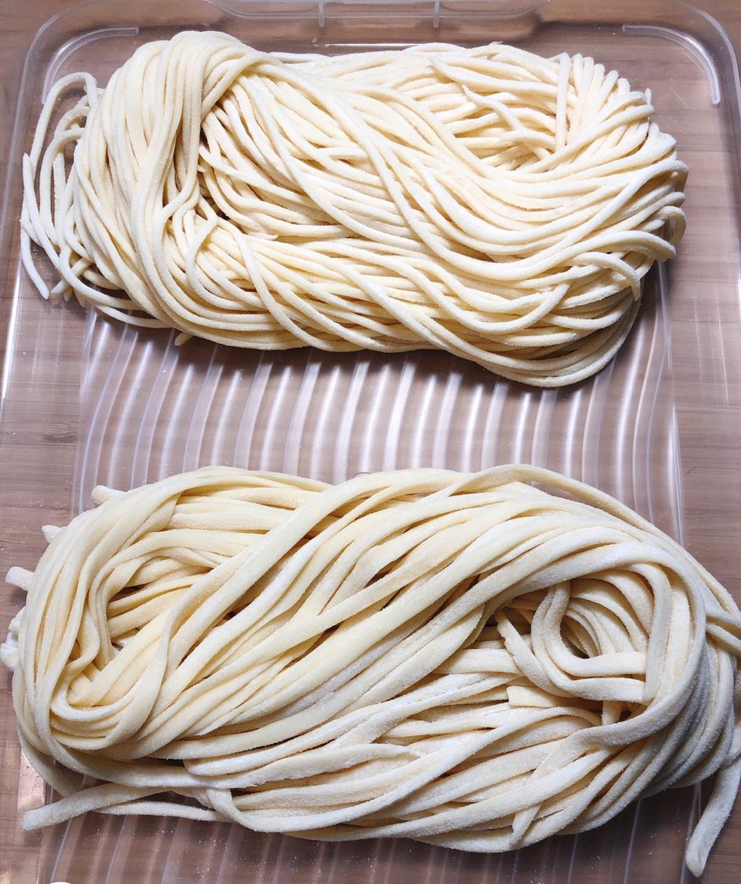 颖颖宝贝小仙女做的手工面条之鸡蛋面条