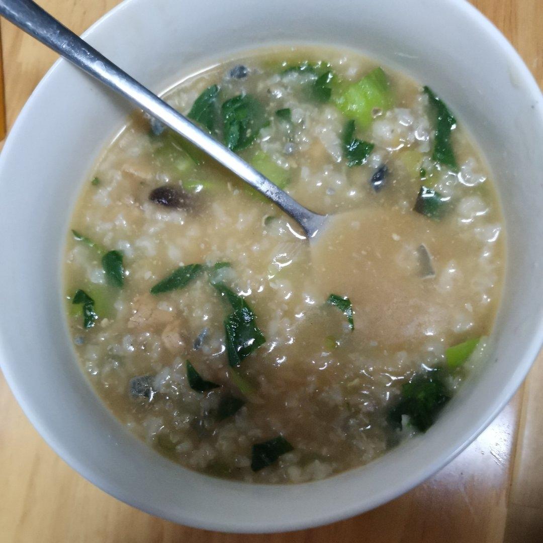 妈妈👩教我做的皮蛋瘦肉粥🥣简单快捷美味😋