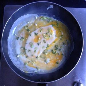 香葱鸡蛋肉松饼的做法 步骤2