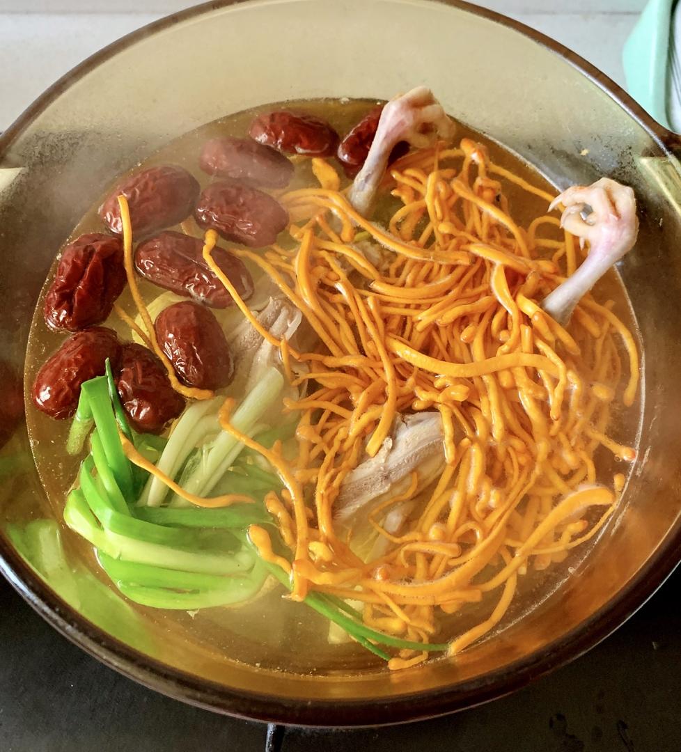 虫草花竹荪炖老鸽汤