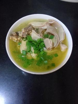 客家名菜“凤凰投胎”又名“猪肚煲鸡” 冬季暖胃驱寒的汤中极品的做法 步骤4