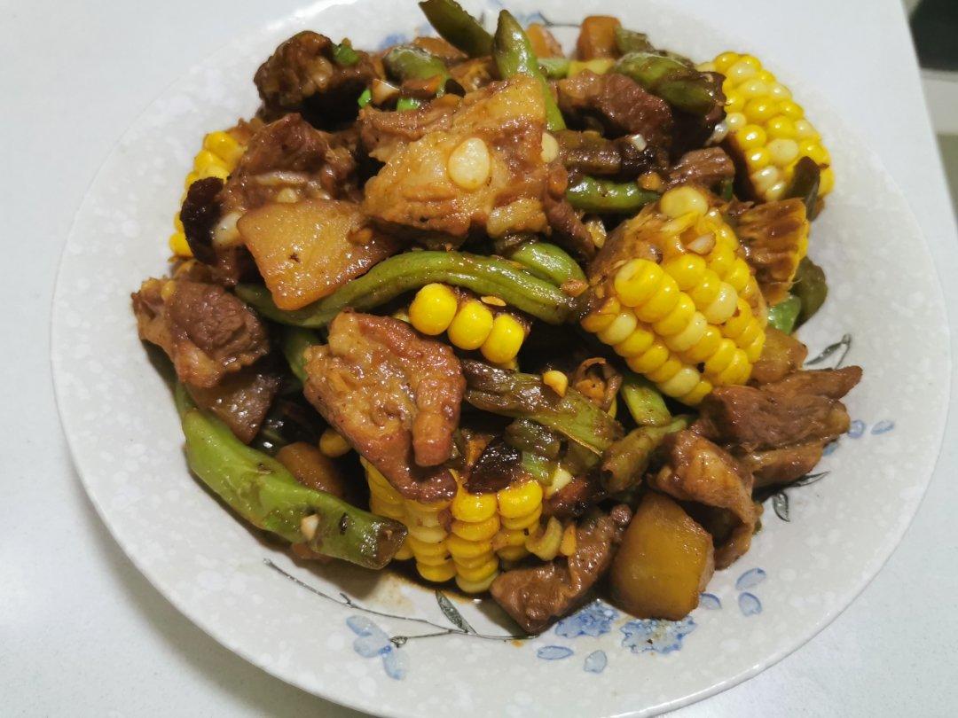 土豆豆角玉米排骨炖粉条(东北农村菜简单做法)