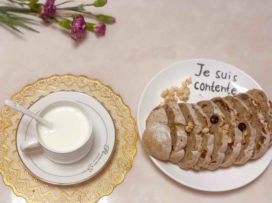 全麦蔓越莓核桃软欧包