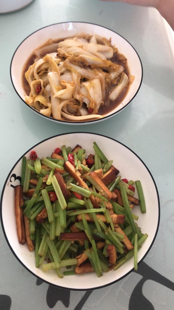 素菜：芹菜炒豆腐干