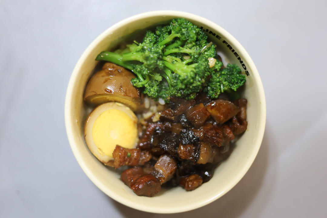 谁吃谁香迷糊的卤肉饭