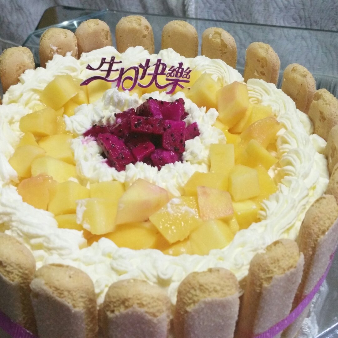 鲜奶双拼水果蛋糕