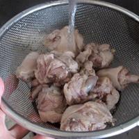 榨菜鸭翅汤的做法 步骤2
