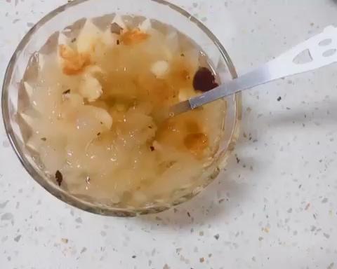 桃胶皂角雪燕银耳羹
