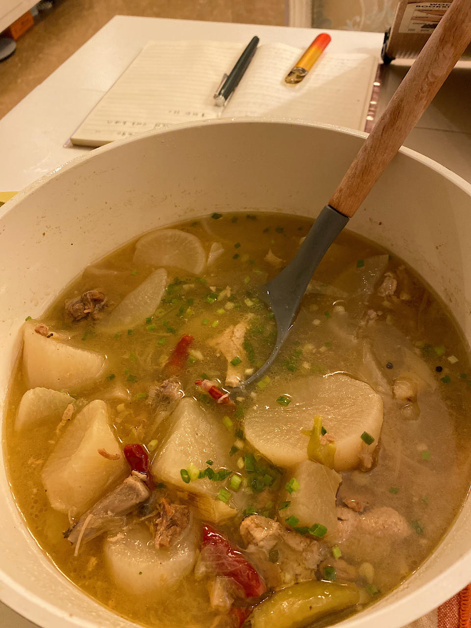 酸萝卜白萝卜老鸭汤